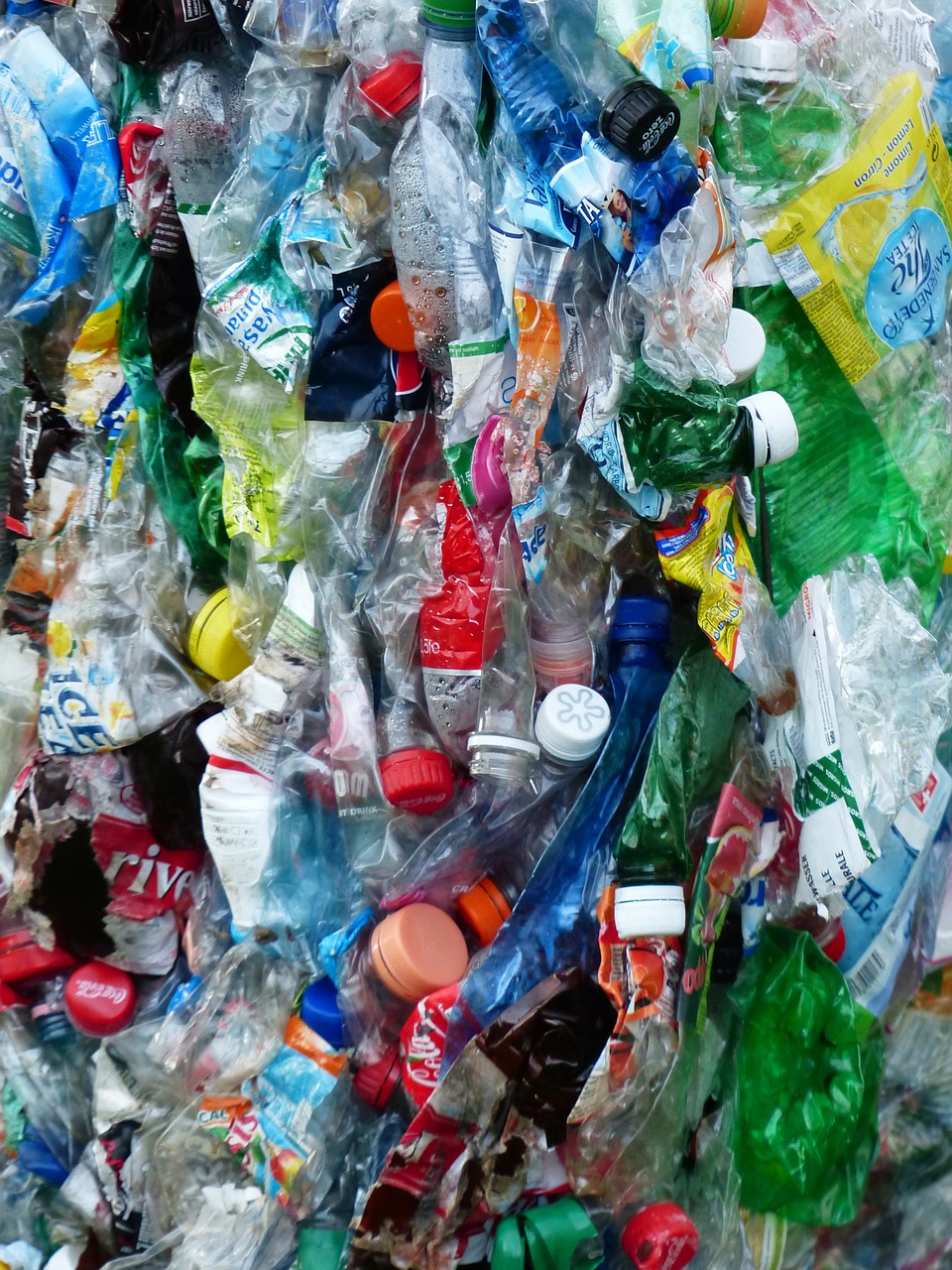 Bijna alle gemeenten voor statiegeld op plastic én blikjes