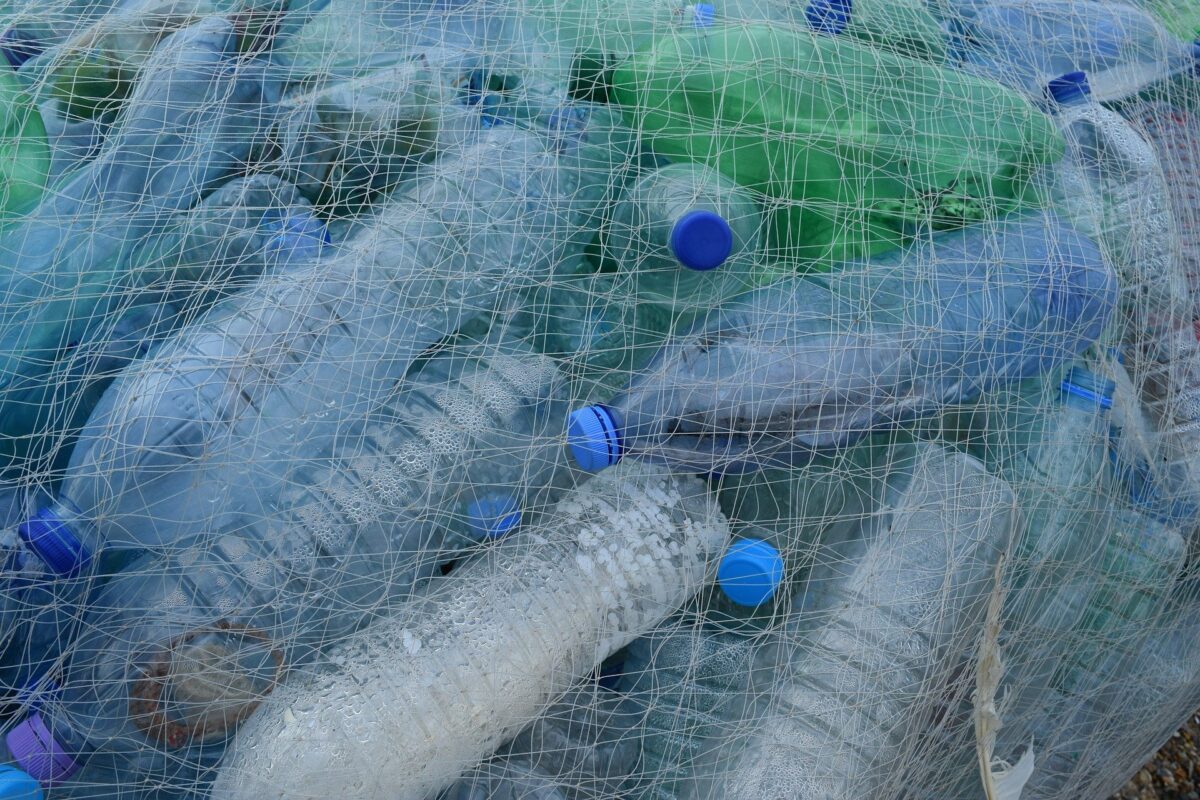 Niet alle verkooppunten van plastic flesjes geven statiegeld terug