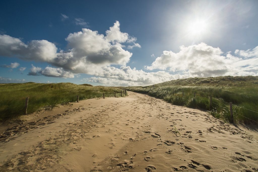 Duinlandschap met Hollandse wolken